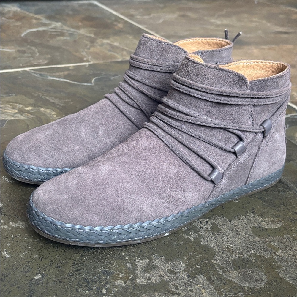 UGG Rianne Bootie - Picture 5 of 12